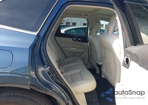 2018 Volvo Xc60 T5 Momentum z USA, uszkodzony, nr VIN YV4102RK8J1085800